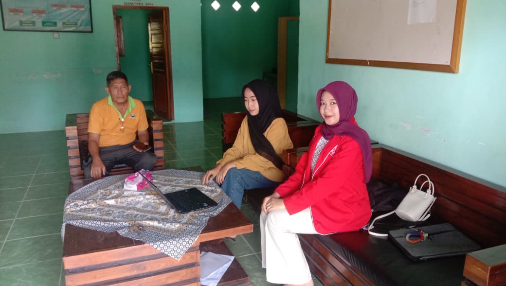 Dalam Suasana Hangat, Pemdes Negeri Ratu Terima Mahasiswa untuk Program Website Desa